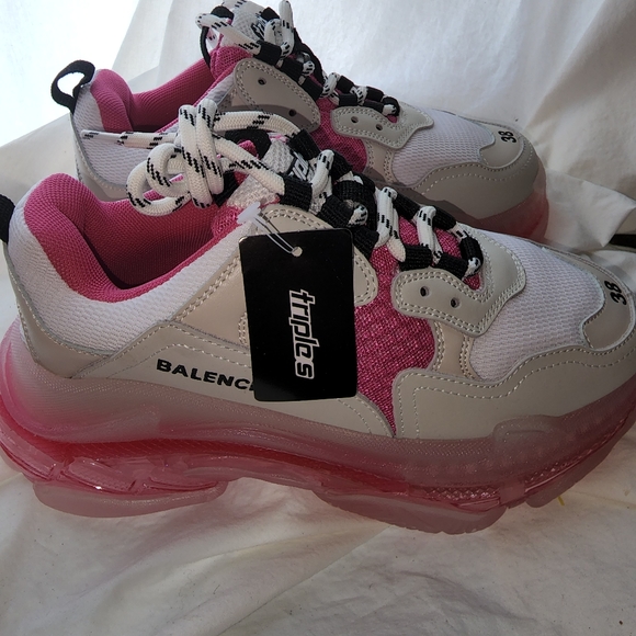 Balenciaga Triple S Clear Sole Sneakers NWB 💖 - Picture 9 of 14